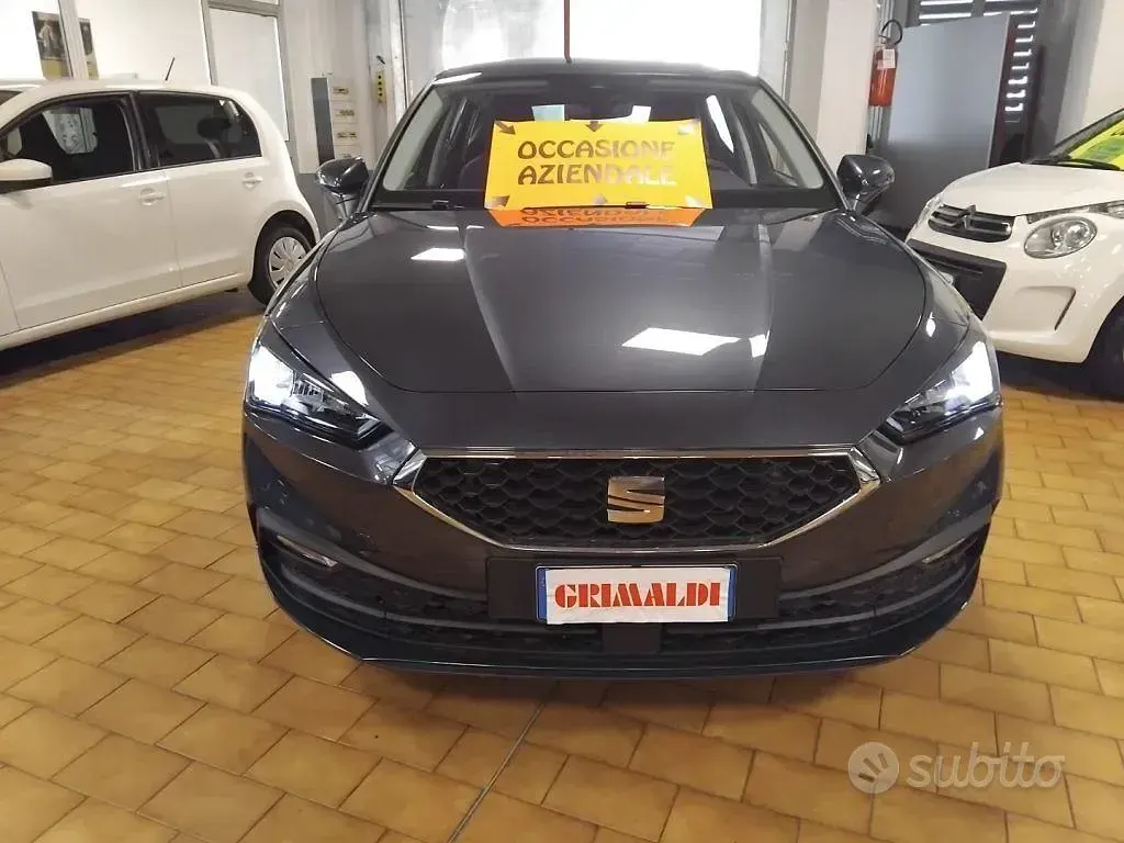 Usata Seat Leon Business 116 CV (85 kW) 2025 Magnetic tech / metallizzato Berlina