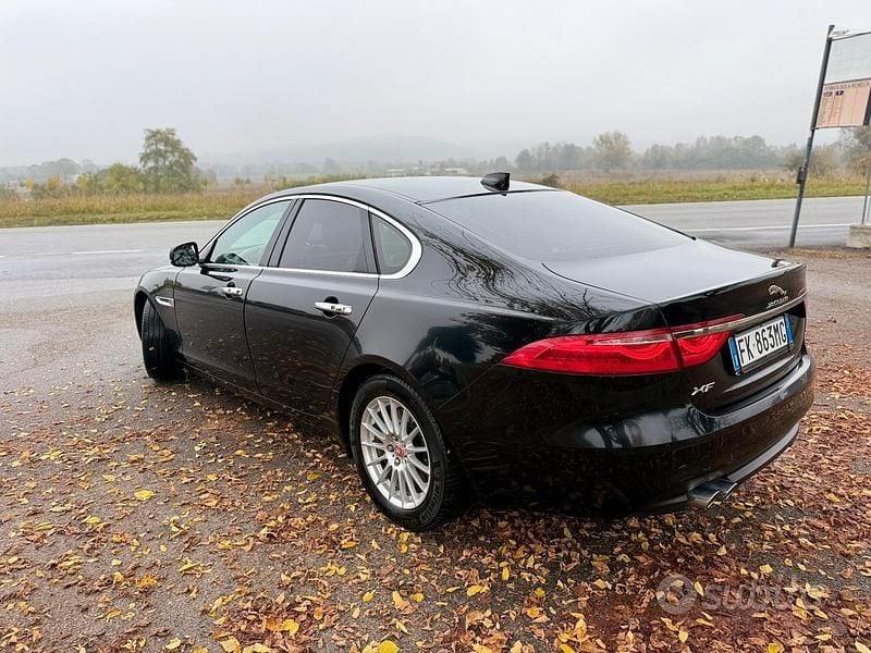 Usata Jaguar XF 180 CV (132 kW) 2018 Nero Berlina
