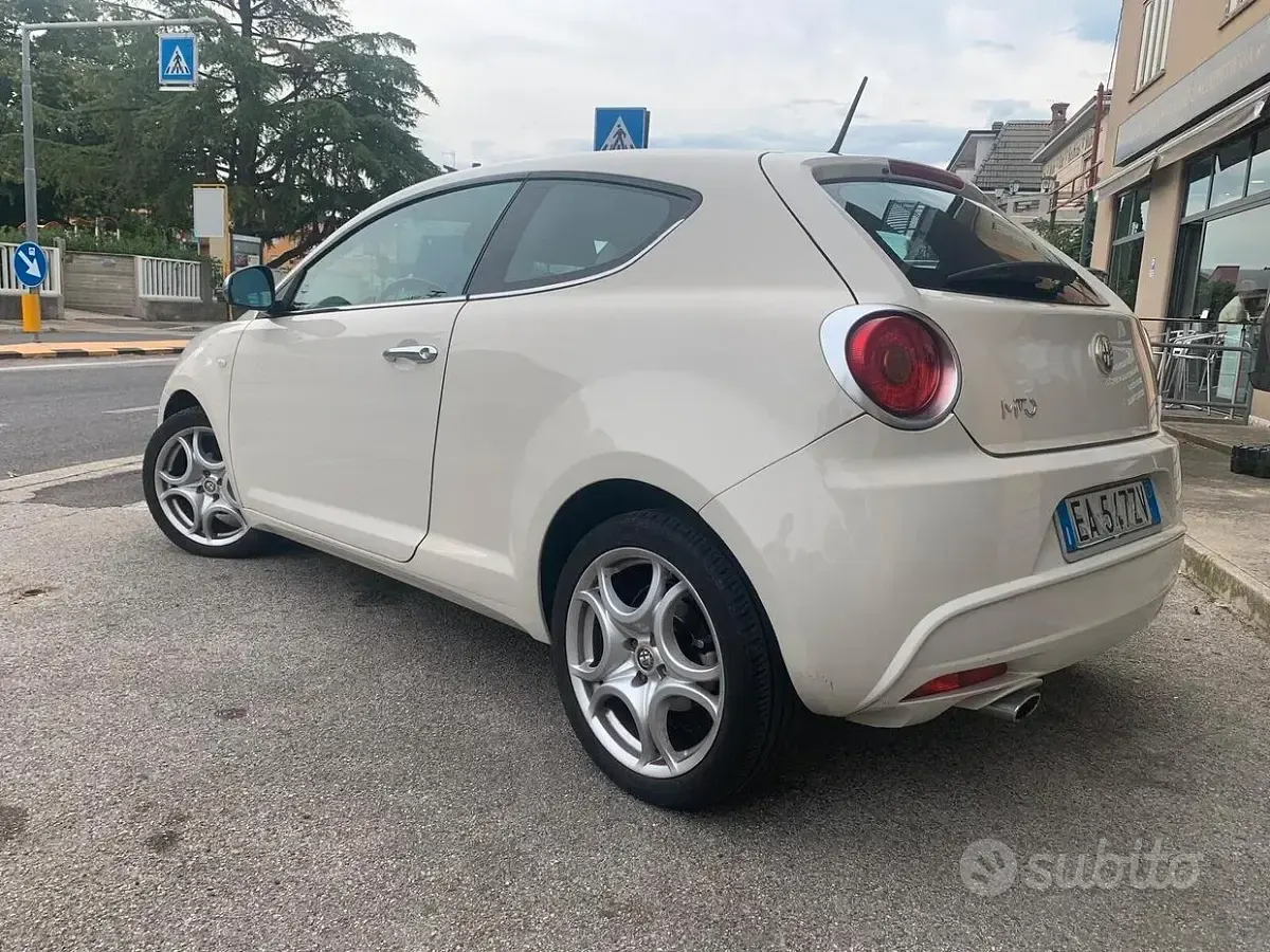 Usata Alfa Romeo MiTo 105 CV (77 kW) 2010 Bianco Utilitaria