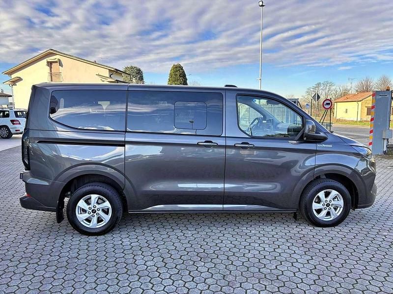 Usata Ford Transit Custom Titanium 136 CV (100 kW) 2025 Magnetic metallizzato Station wagon