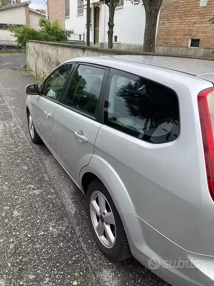Käytetty Ford Focus 109 HP (80 kW) 2010 Harmaa Farmari