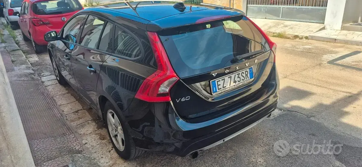 Usata Volvo V60 115 CV (84 kW) 2015 Nero Station wagon