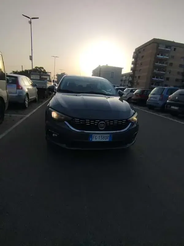 Usata Fiat Tipo Pop 120 CV (88 kW) 2016 Grigio Berlina
