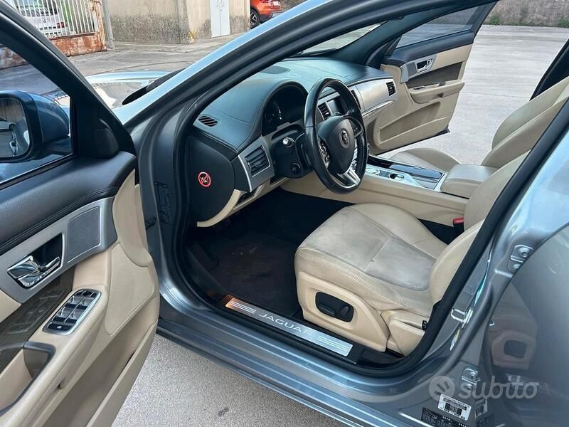 Usata Jaguar XF 200 CV (147 kW) 2014 Grigio Berlina