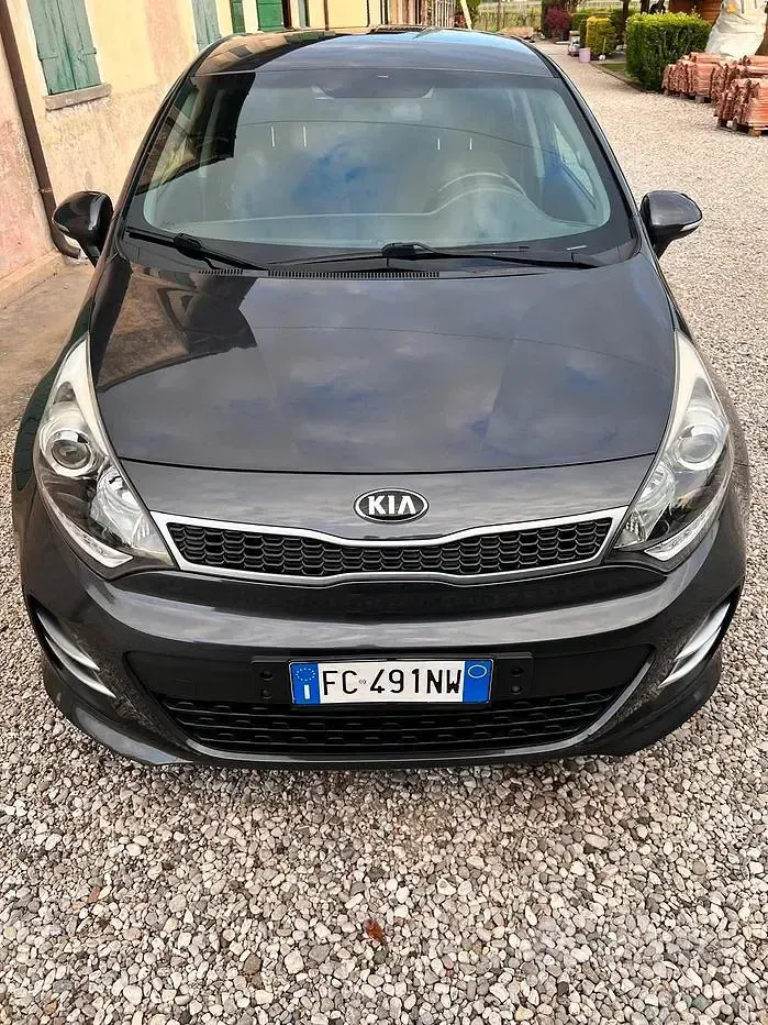 Usata Kia Rio 75 CV (55 kW) 2016 Utilitaria