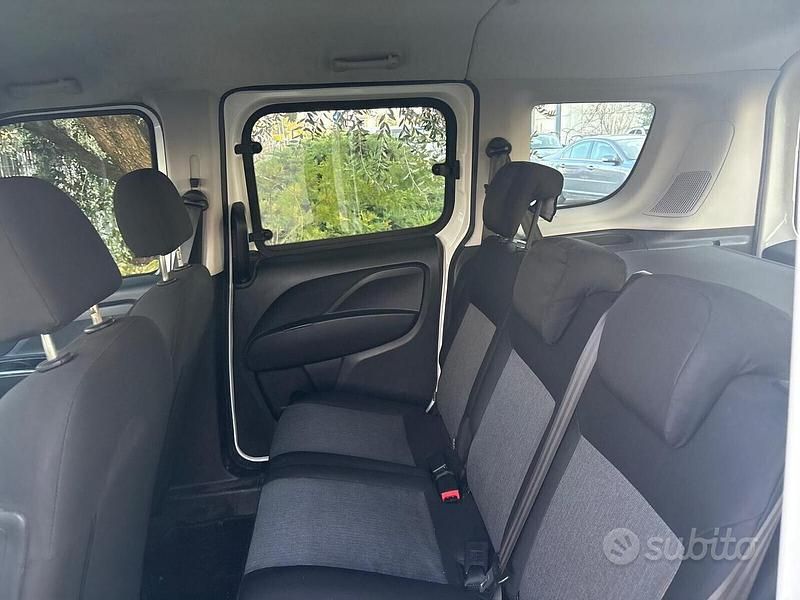 Usata Fiat Doblò Lounge 95 CV (69 kW) 2018 Bianco Monovolume