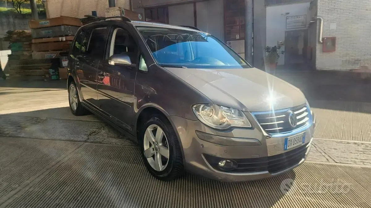Usata VW Touran 105 CV (77 kW) 2009 Grigio Monovolume