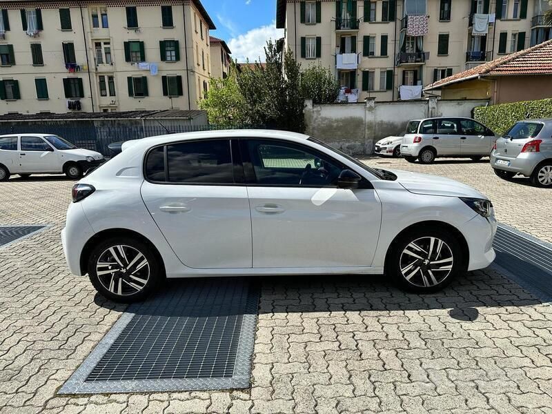 Usata Peugeot 208 Allure 82 CV (60 kW) 2022 Bianco Utilitaria