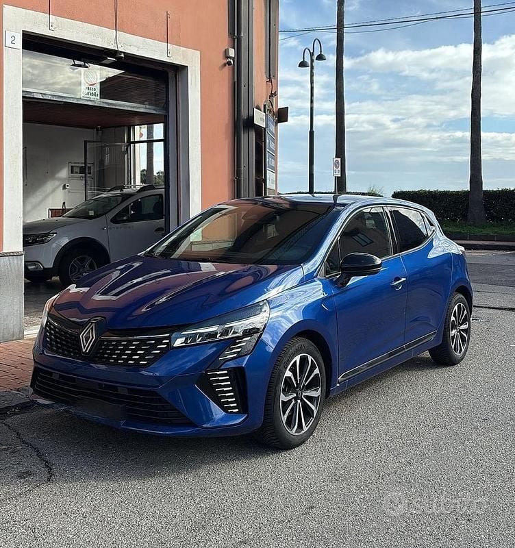 Blu Usata 2024 Renault Clio V Tre volumi | 13.900 € (Ottimo prezzo) - Immagine 1/3