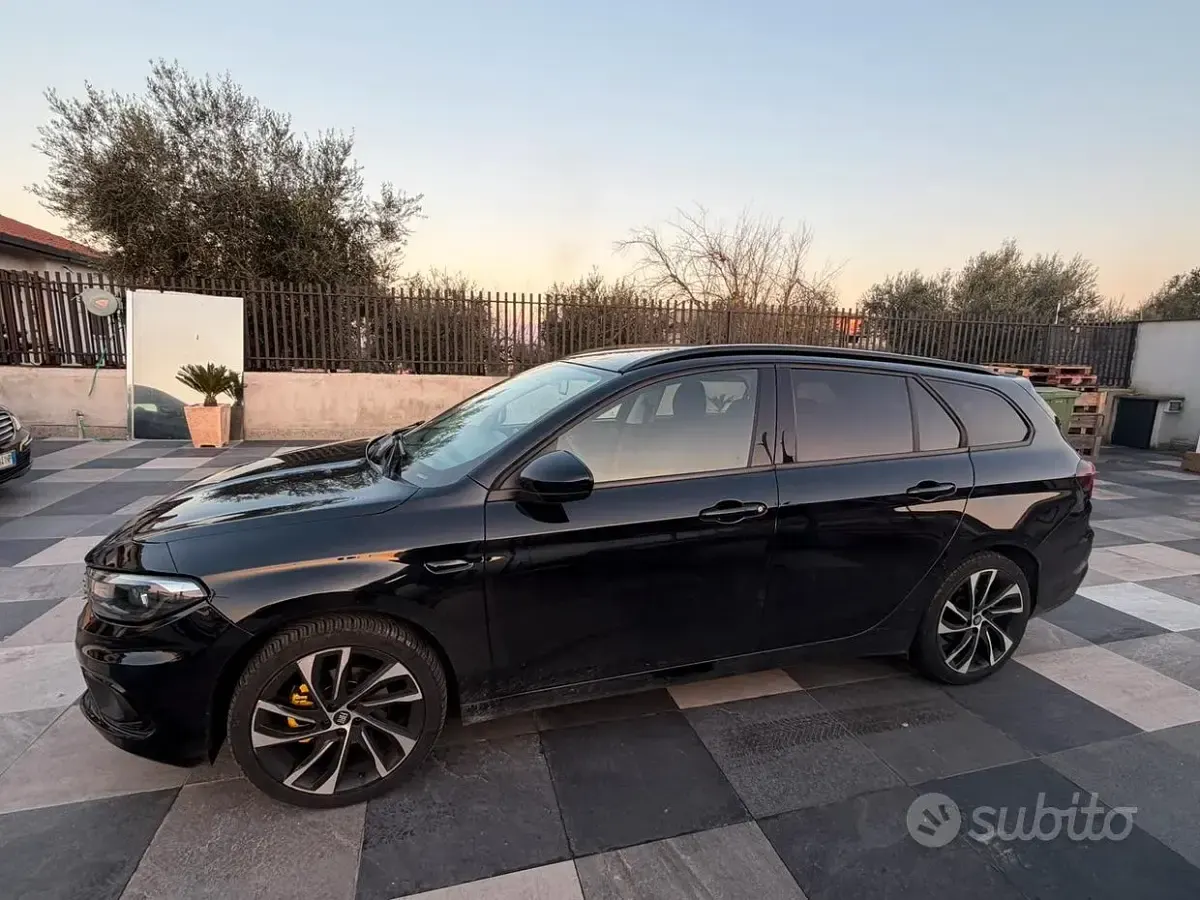 Usata Fiat Tipo 120 CV (88 kW) 2020 Nero Station wagon
