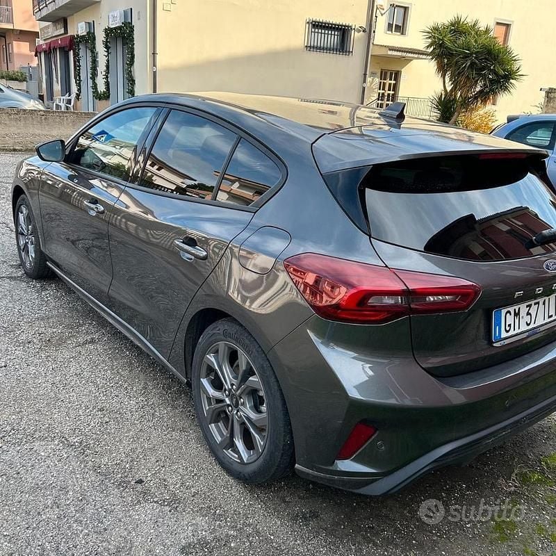 Usata Ford Focus ST-Line X 125 CV (91 kW) 2023 Grigio Berlina