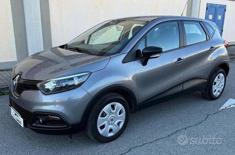 Usata Renault Captur Life 90 CV (66 kW) 2016 Grigio SUV