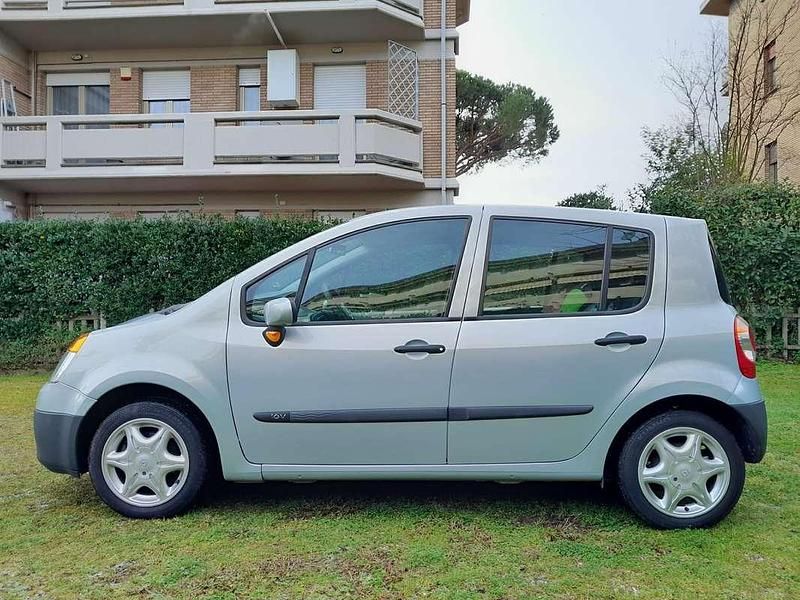 Usata Renault Modus Expression 75 CV (55 kW) 2005 Argento Monovolume