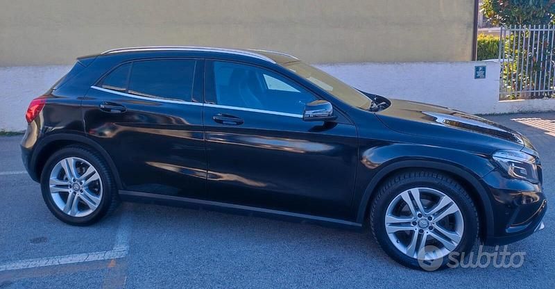Usata Mercedes GLA200 135 CV (99 kW) 2014 Nero SUV
