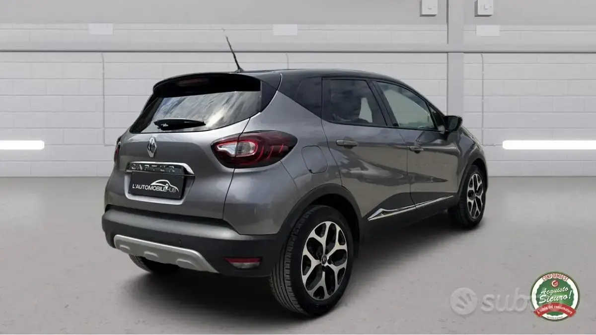 Usado Renault Captur 90 CV (66 kW) 2019 Gris SUV