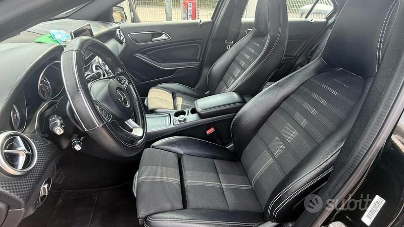 Usata Mercedes A180 109 CV (80 kW) 2017 Nero Berlina