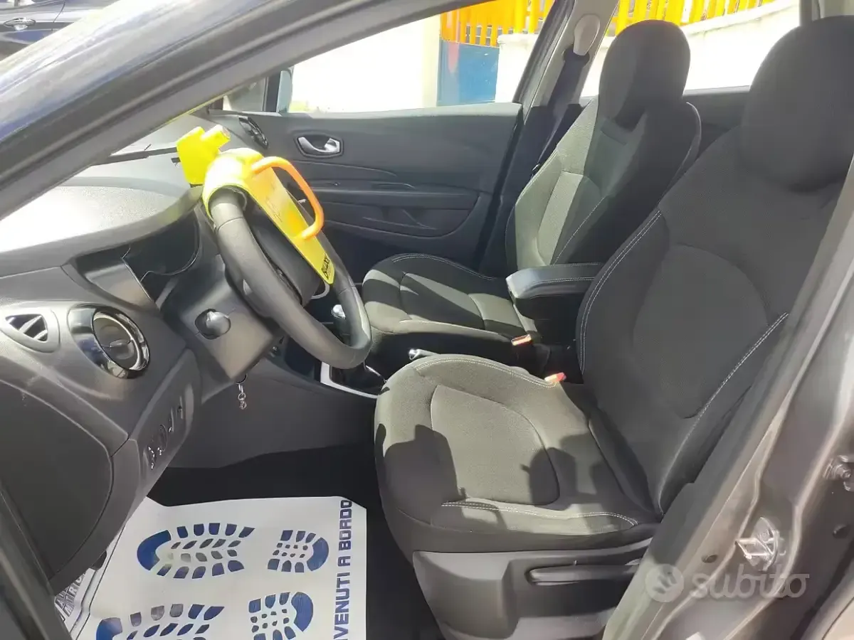 Usata Renault Captur Life 90 CV (66 kW) 2019 Grigio SUV
