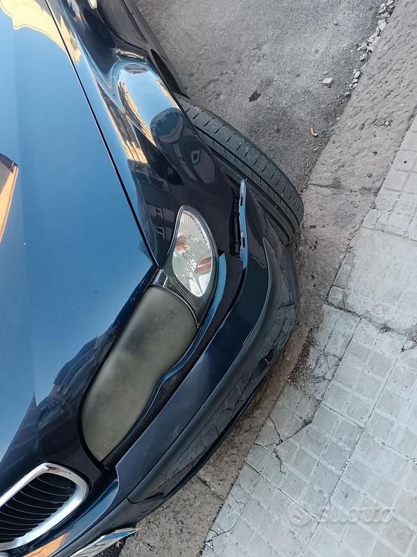 Usata BMW 318 116 CV (85 kW) 2002 Blu Berlina