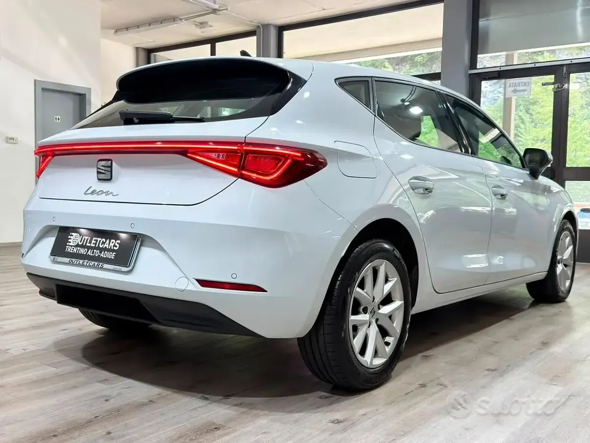Usata Seat Leon Style 150 CV (110 kW) 2021 Bianco Berlina