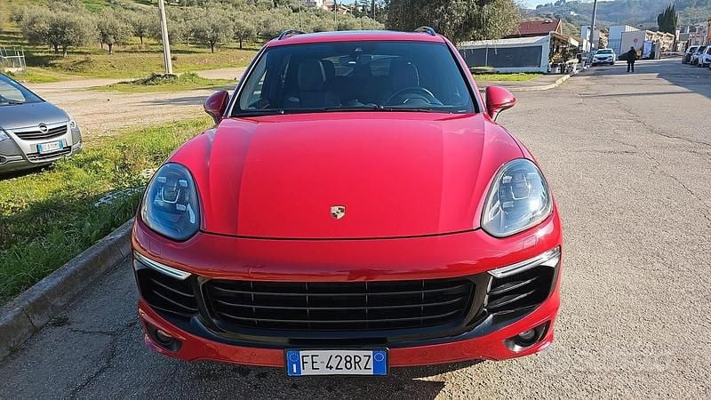 Usata Porsche Cayenne 2015 Rosso SUV