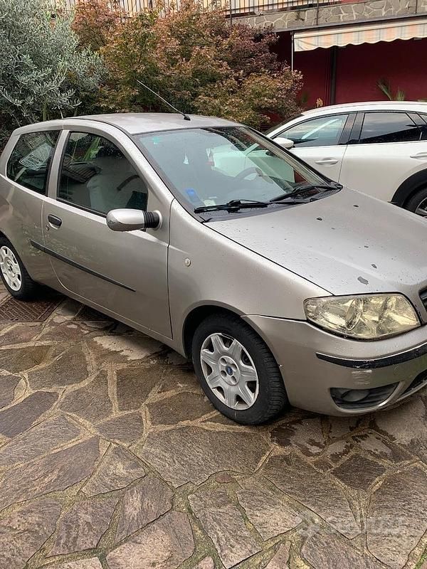 Usata Fiat Punto 69 CV (50 kW) 2006 Grigio Berlina