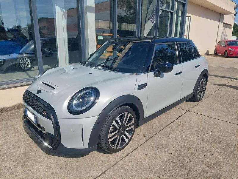 Usata Mini Cooper S Classic 178 CV (130 kW) 2022 White silver Utilitaria