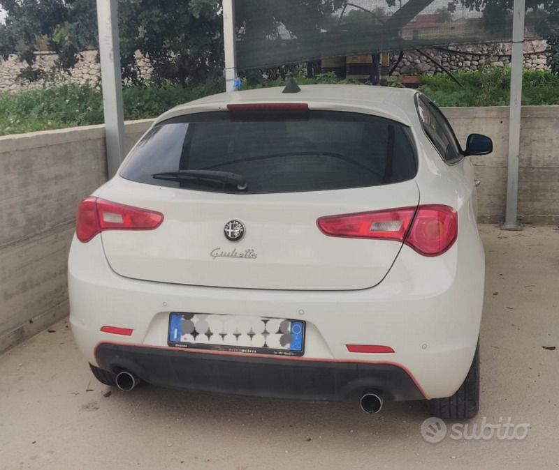 Usata Alfa Romeo Giulietta Distinctive 140 CV (102 kW) 2011 Bianco Utilitaria