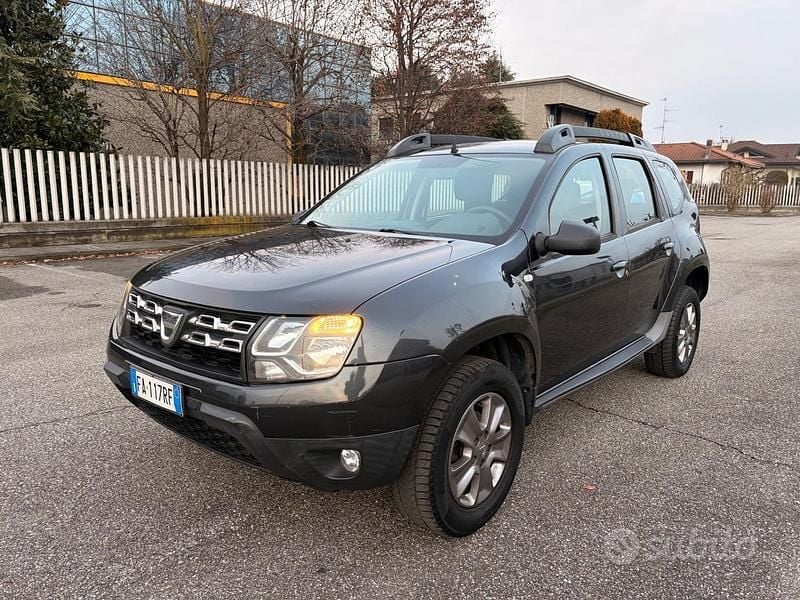 Usata Dacia Duster 110 CV (80 kW) 2015 Grigio SUV