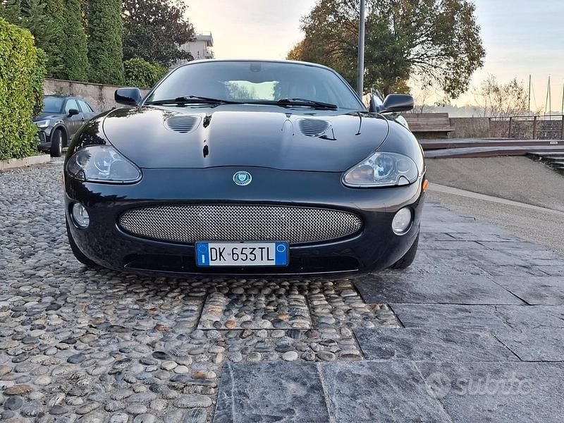 Usata Jaguar XK8 R 396 CV (291 kW) 2002 Nero Coupé