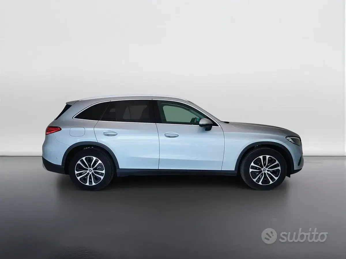 Usata Mercedes GLC200 Advanced 163 CV (119 kW) 2025 Argento hightech SUV