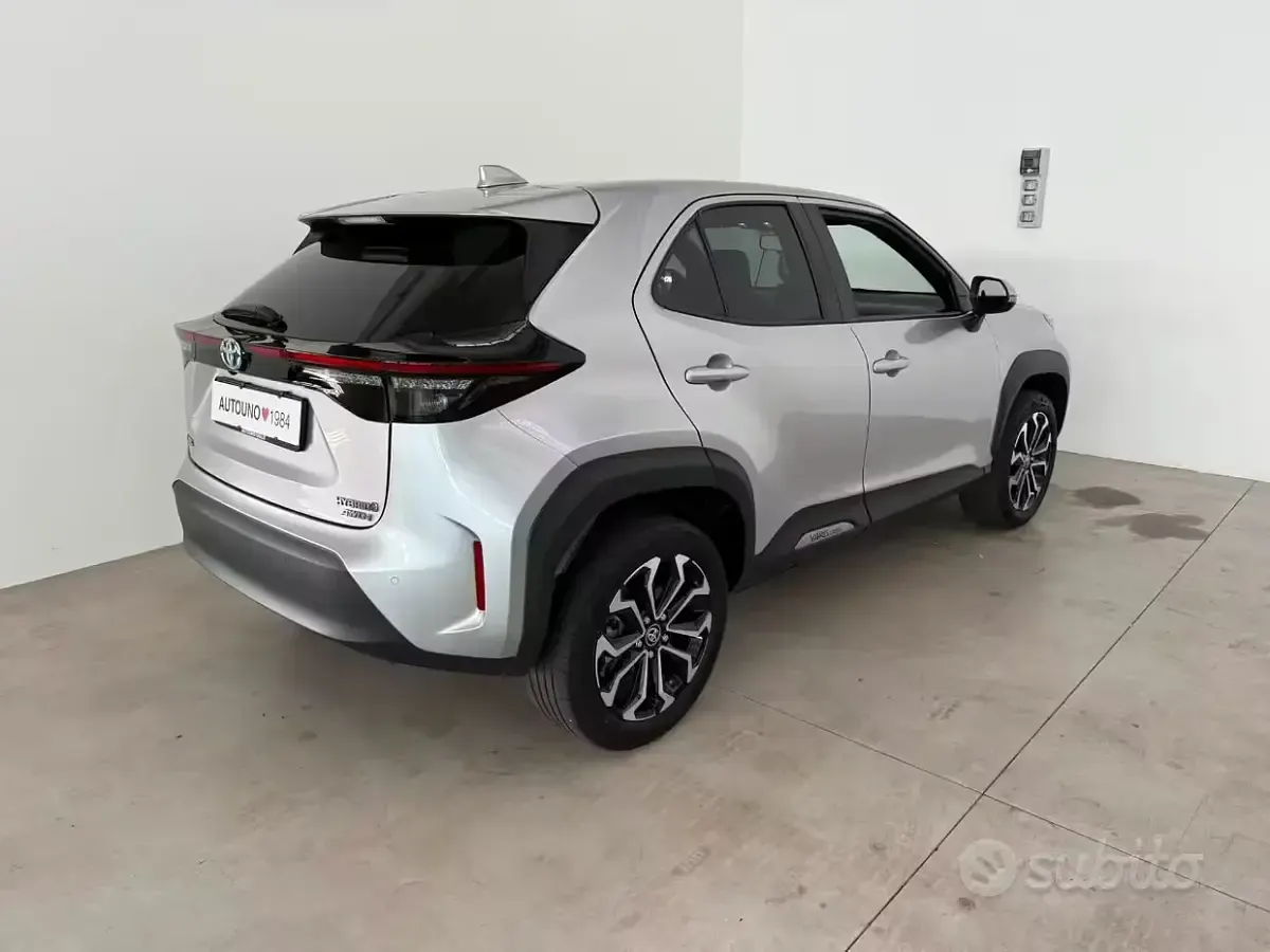 Usata Toyota Yaris Cross Trend 92 CV (67 kW) 2022 Grigio SUV