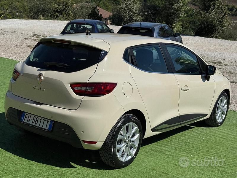 Second-hand Renault Clio IV Intens 75 CP (55 kW) 2018 Alb Berlinǎ