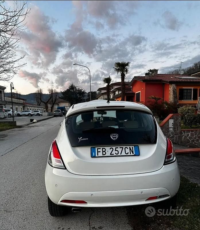 Usata 2015 Lancia Ypsilon Due volumi | 4750 € (Buon prezzo) - Immagine 1/4