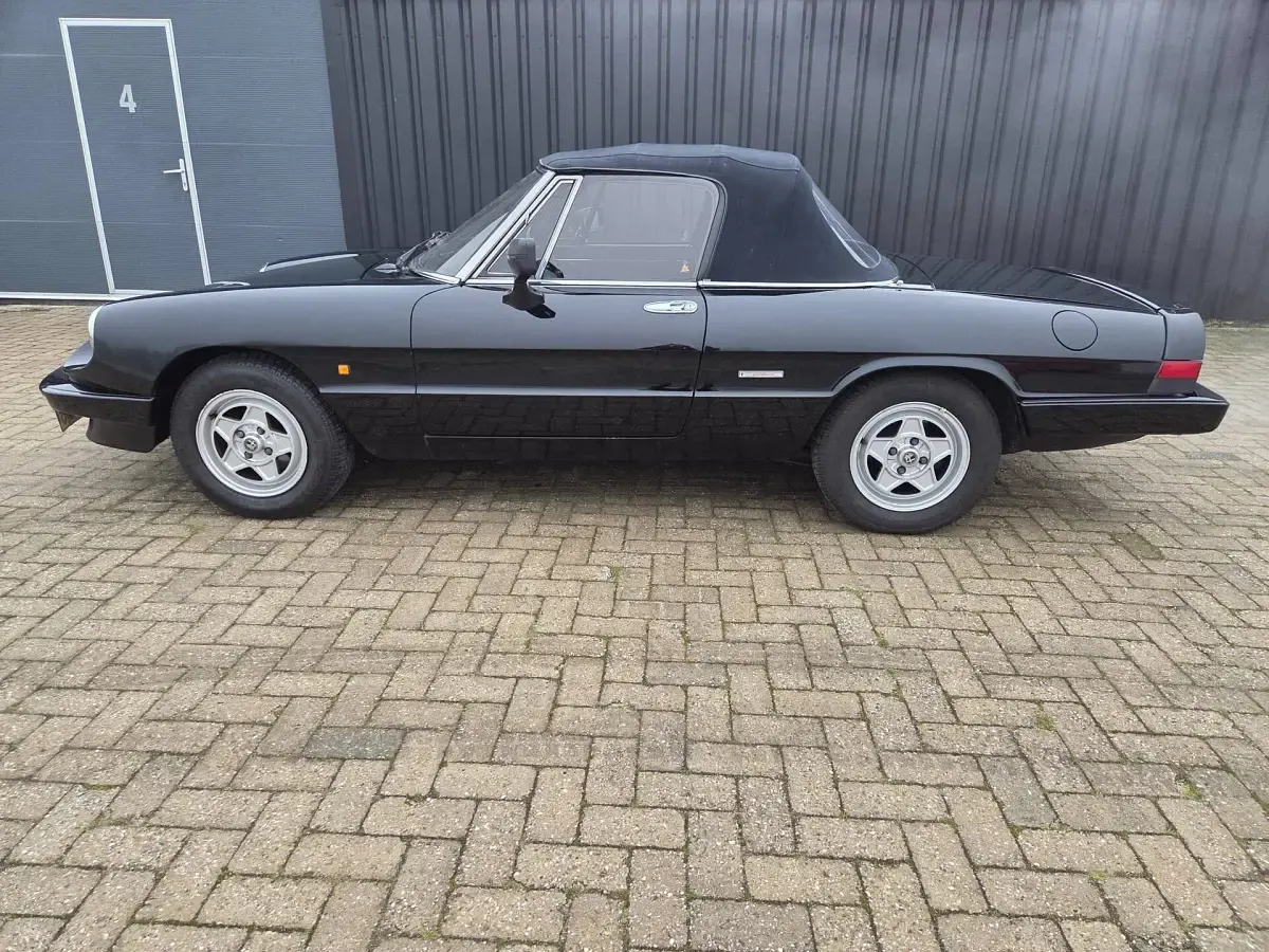 Usata Alfa Romeo Spider 117 CV (86 kW) 1988 Nero Cabrio