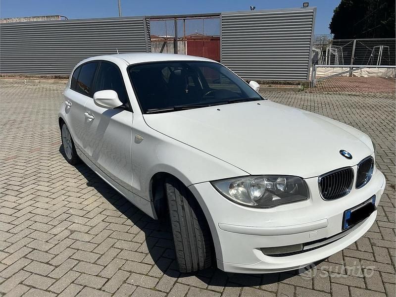 Usata BMW 118 143 CV (105 kW) 2010 Bianco Utilitaria