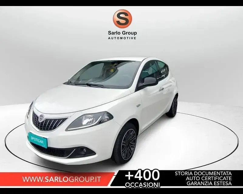 Usata Lancia Ypsilon Gold 69 CV (50 kW) 2022 Argento Utilitaria