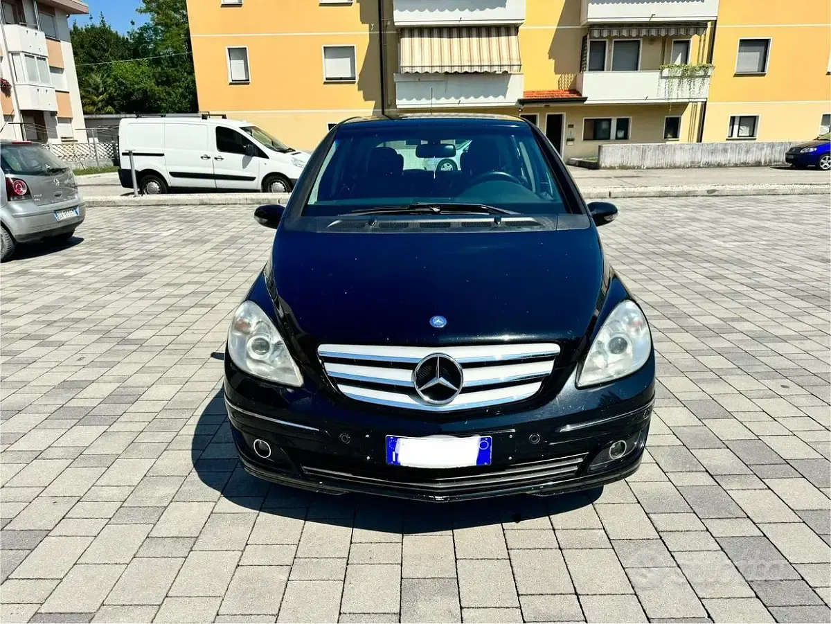 Usata Mercedes B150 95 CV (69 kW) 2008 Nero Monovolume