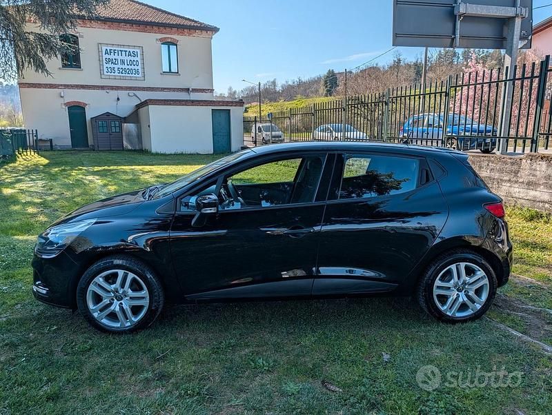 Usata Renault Clio V SE 76 CV (55 kW) 2020 Nero Berlina