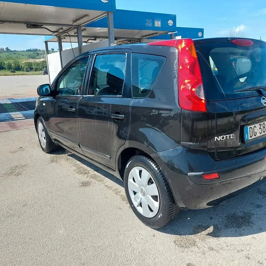 Usata Nissan Note 86 CV (63 kW) 2007 Nero Utilitaria