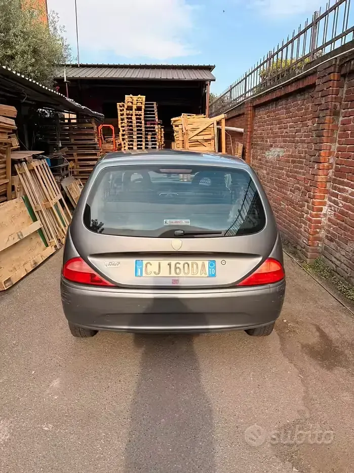 Usata Lancia Ypsilon 60 CV (44 kW) 2003 Utilitaria