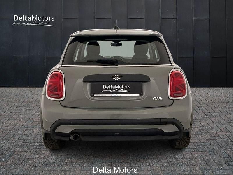 Usata Mini ONE Classic 75 CV (55 kW) 2021 Gray Utilitaria