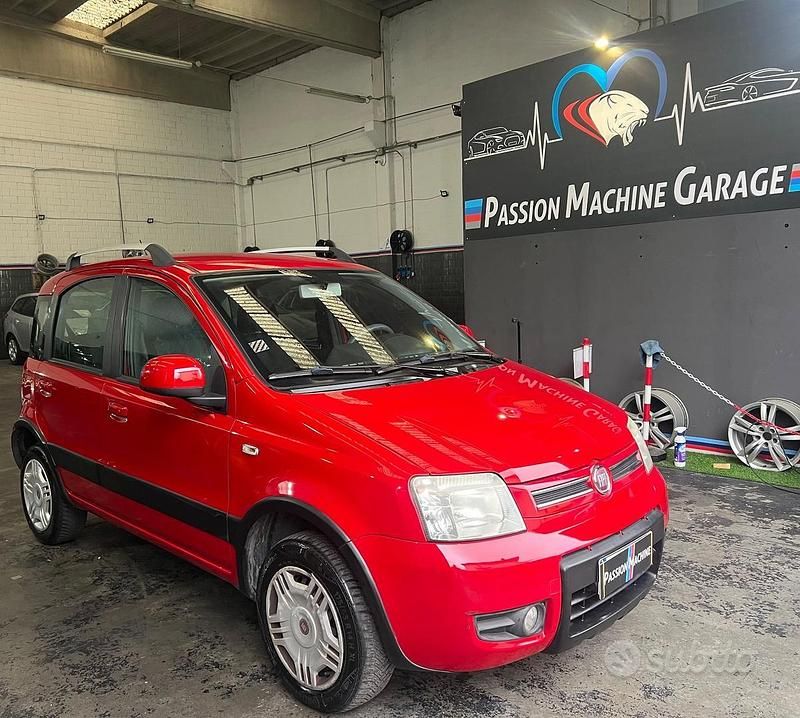 Usata Fiat Panda Active 60 CV (44 kW) 2010 Rosso Utilitaria