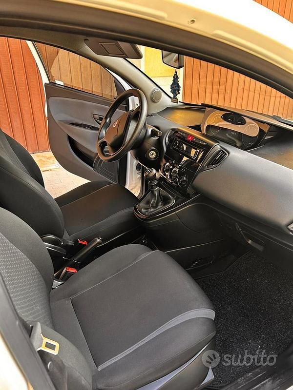 Usata Lancia Ypsilon 2016 Bianco Utilitaria