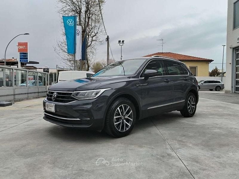 Usata VW Tiguan Life 150 CV (110 kW) 2023 Gray SUV