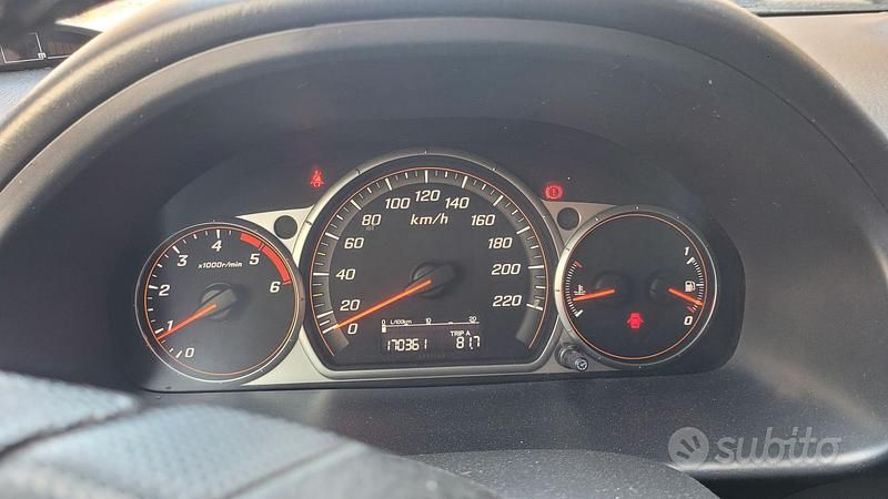 Usata 2005 Honda CR-V SUV | 2990 € (Buon prezzo) - Immagine 1/4