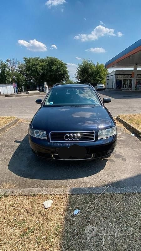 Nero Usata 2004 Audi A4 Tre volumi | 900 € (Super prezzo) - Immagine 1/4