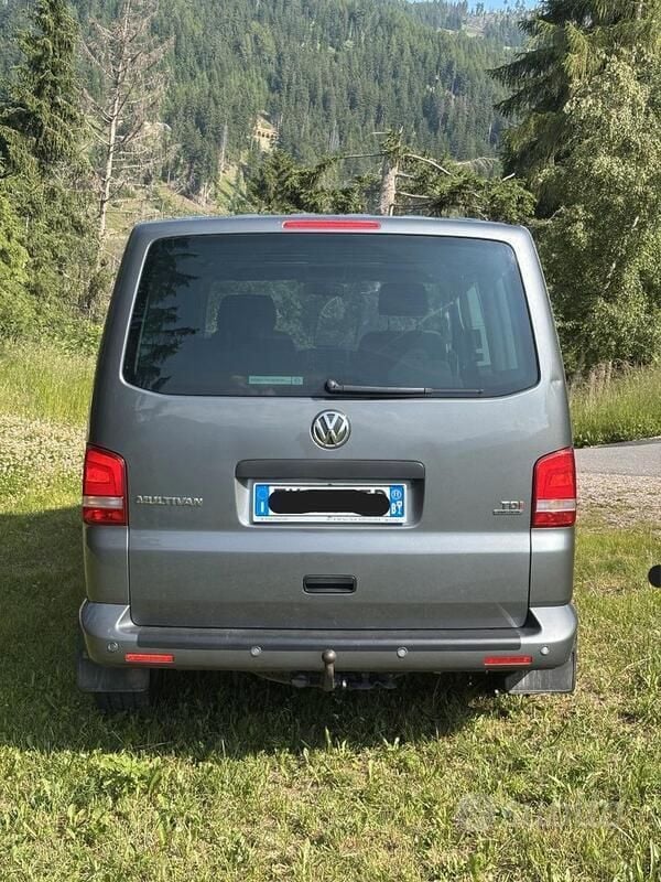 Usata VW Multivan 140 CV (102 kW) 2011 Grigio Furgone