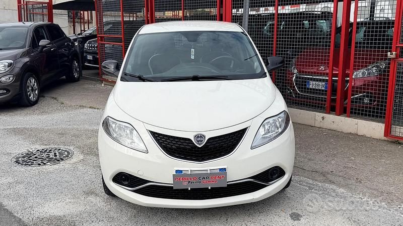 Usata Lancia Ypsilon Platinum 69 CV (50 kW) 2016 Bianco Utilitaria