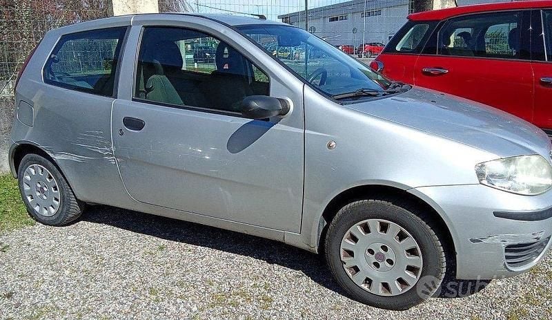 Usata Fiat Punto Active 59 CV (43 kW) 2009 Grigio Utilitaria