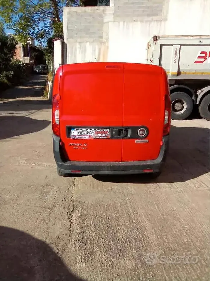 Usata Fiat Doblò 95 CV (69 kW) 2017 Rosso Monovolume